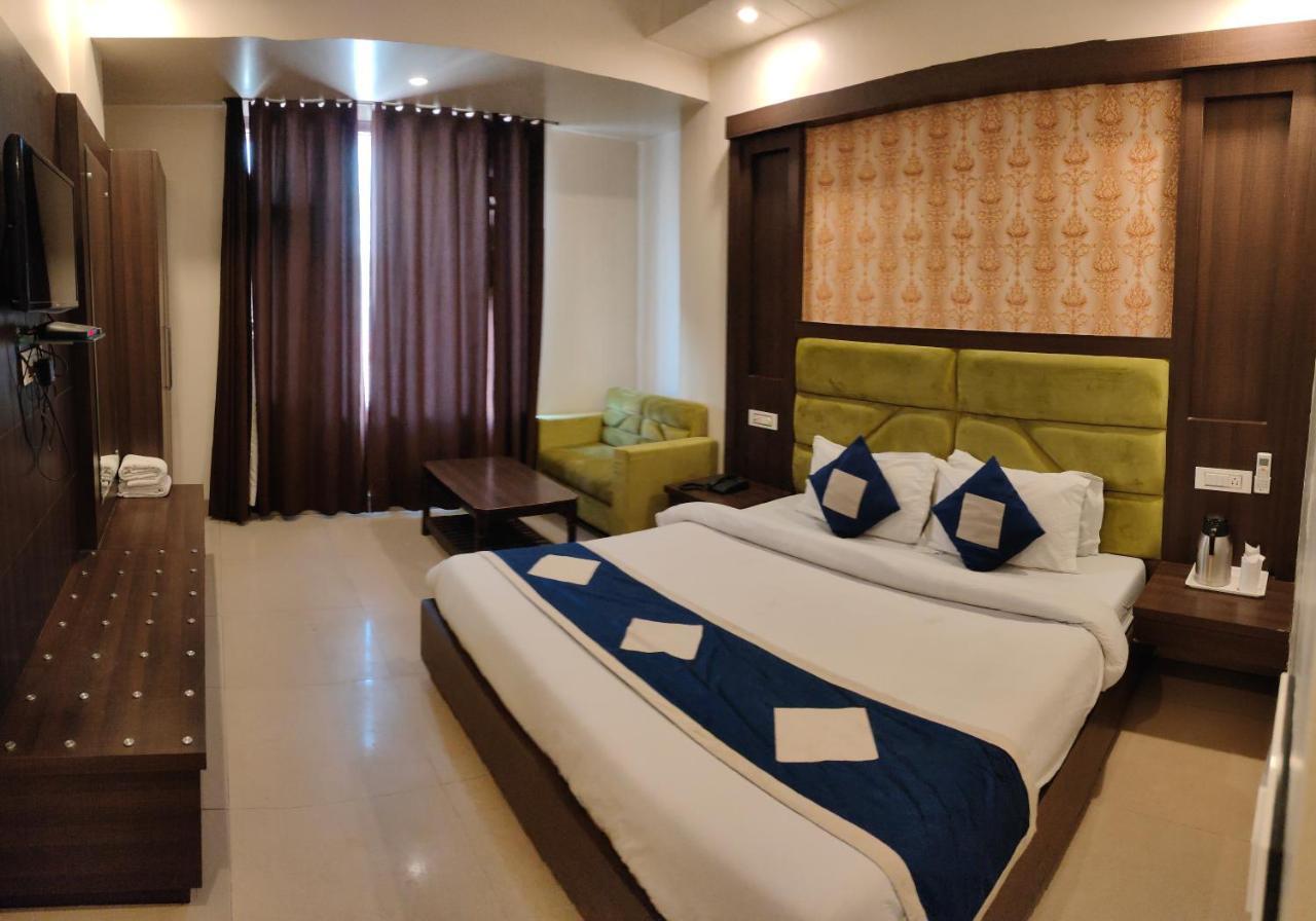 Hotel Krishna Katra  Exteriér fotografie